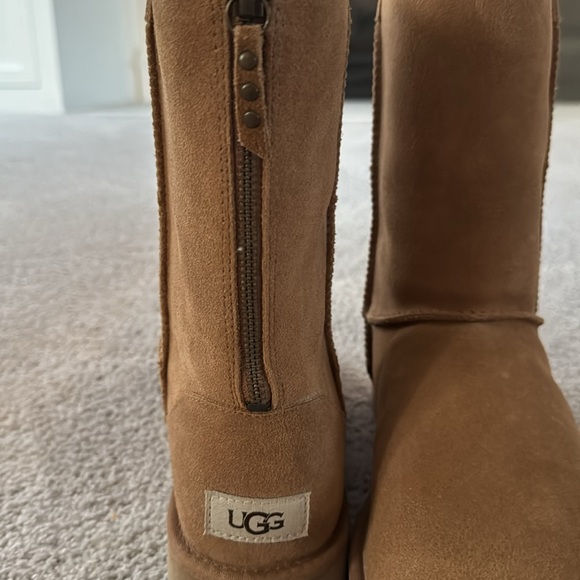 Brand New With Tags Classic Short Zip Uggs - Picture 2 of 5